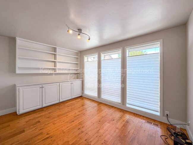 Building Photo - 4780 N Riverfront Dr