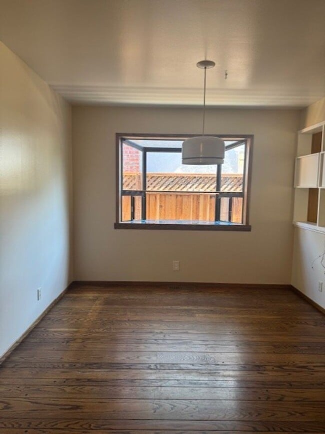 Building Photo - Lovely 3 Bedroom 2 Bath Home in Willow glen