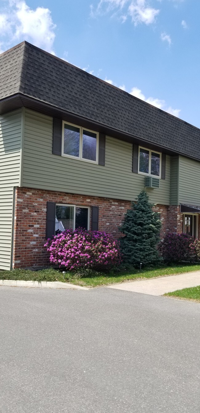 170 Westbury Park Rd 170 Westbury Park Rd Watertown CT 06795