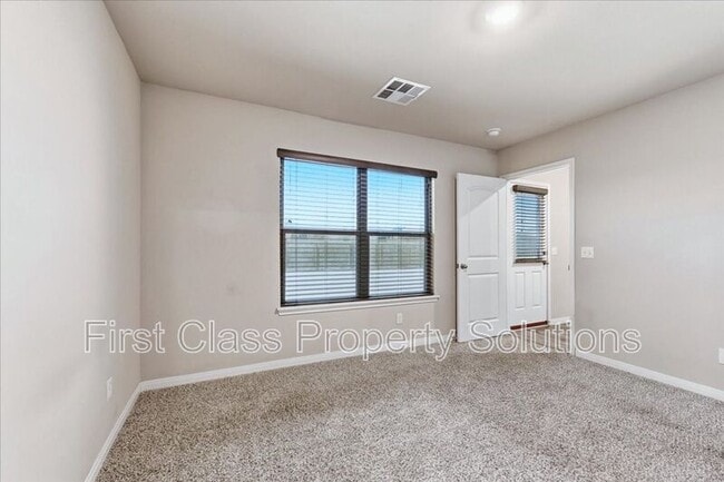 Building Photo - 1708 Burgundy Dr