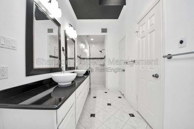 Building Photo - 15818 Sweetwater Creek Dr