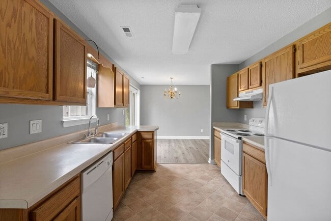 Building Photo - Adorable Home in Horse Creek Farms!