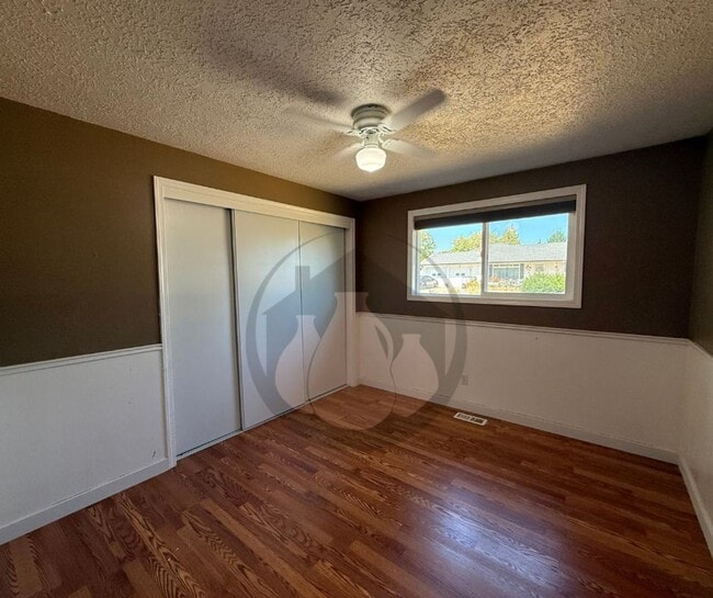 Building Photo - Single Level House-