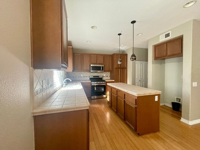 Building Photo - Glenwood, Riverside Gated Community