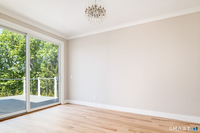 Building Photo - 68 Dearfield Dr