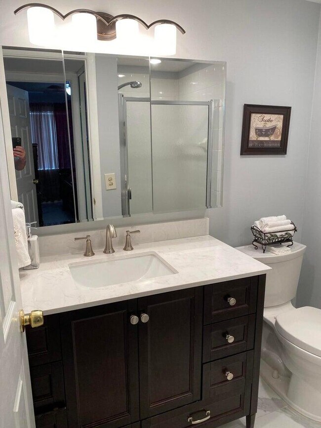 Building Photo - 579 Normandy Ln