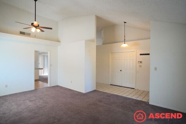 Building Photo - Lovely Home In Southwest Bakersfield!