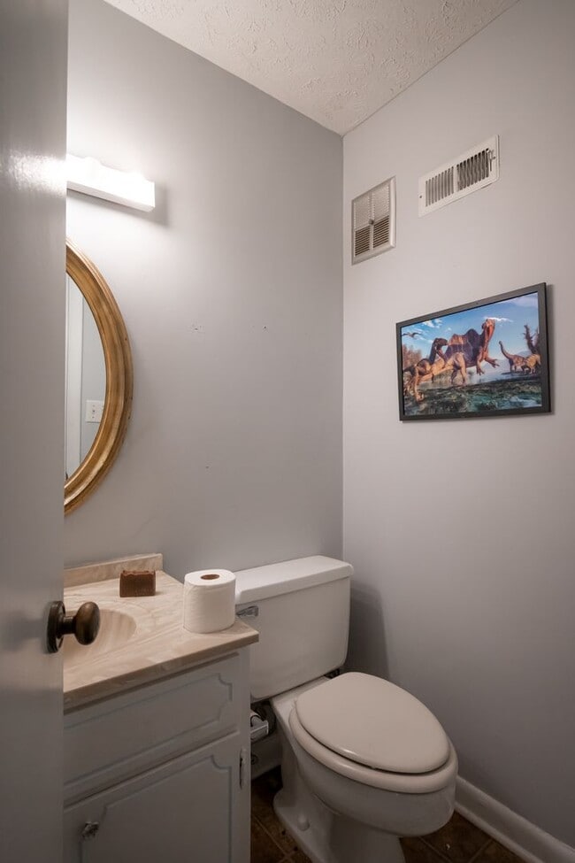 Building Photo - 187 Woodstone Dr