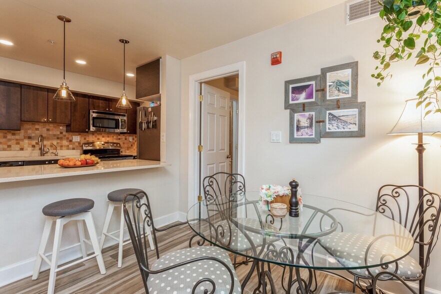 Building Photo - 304 Q St NW