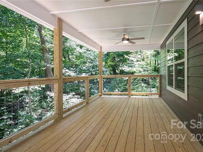 Building Photo - 10 Beryl Ct