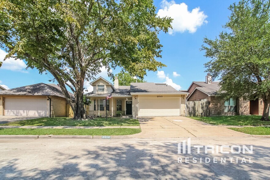 Primary Photo - 2010 Woodland Hills Dr