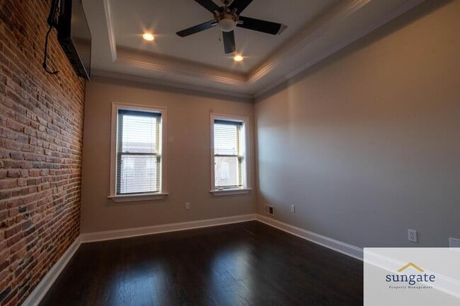 Building Photo - 509 S Curley St