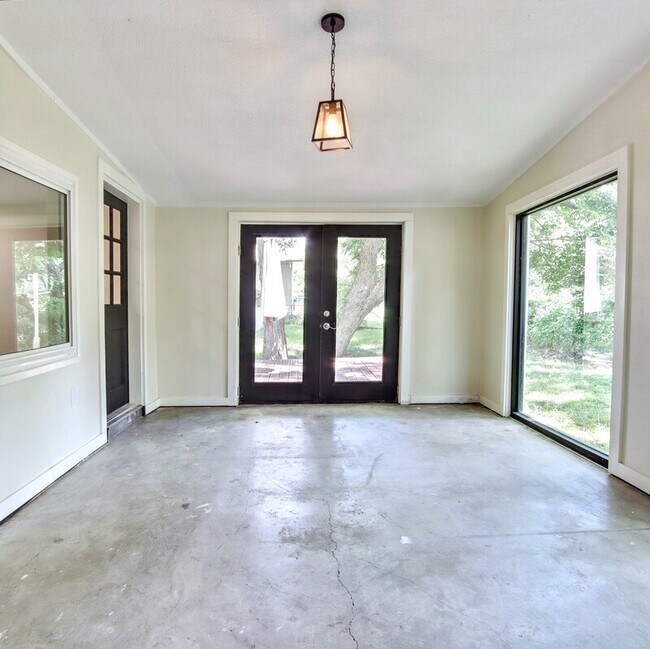 Building Photo - 5708 Flamingo Ct