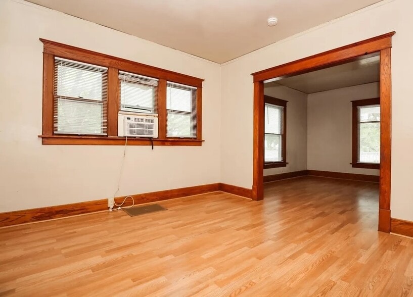 Building Photo - 425-427 W 16th St