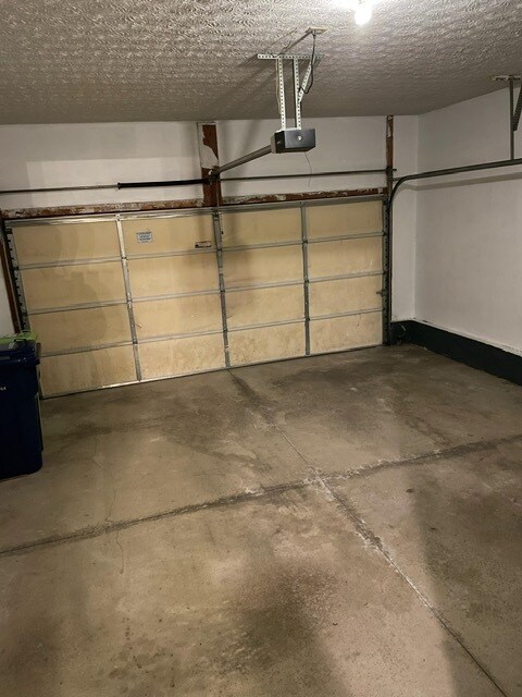 Building Photo - 592 Hilltop Ter