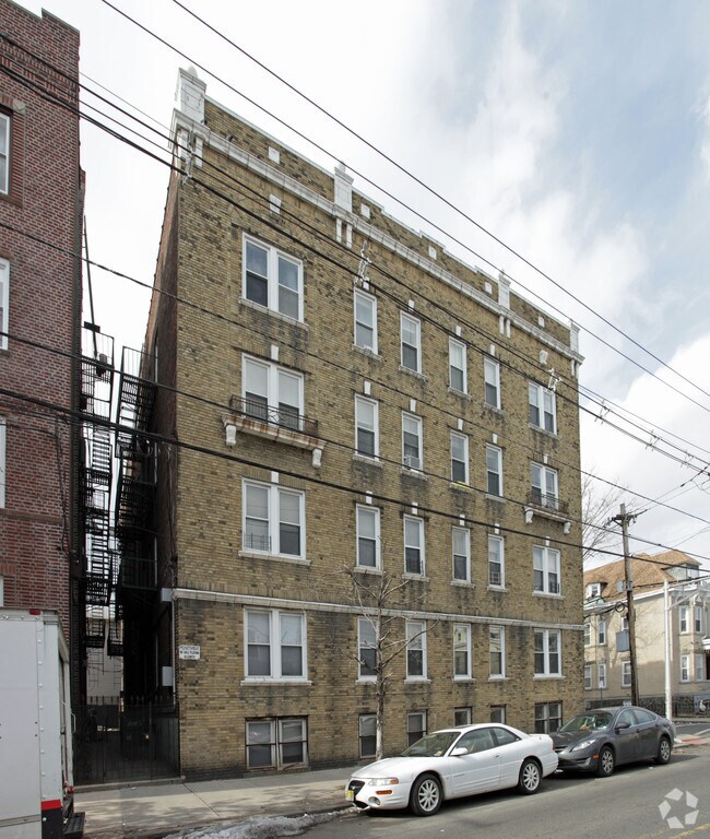 Primary Photo - 55 Lincoln St
