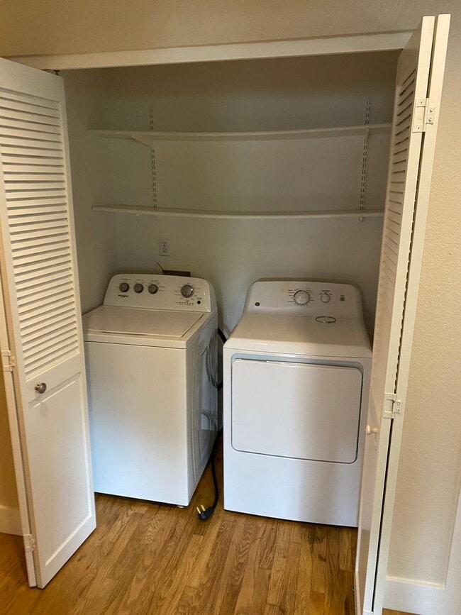 Building Photo - Available for 2026-2027 Fall Pre-Leasing! ...