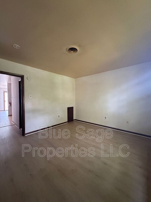Building Photo - 2421 3rd Ave