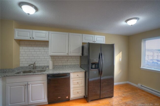 Building Photo - 528 Shennecossett Rd