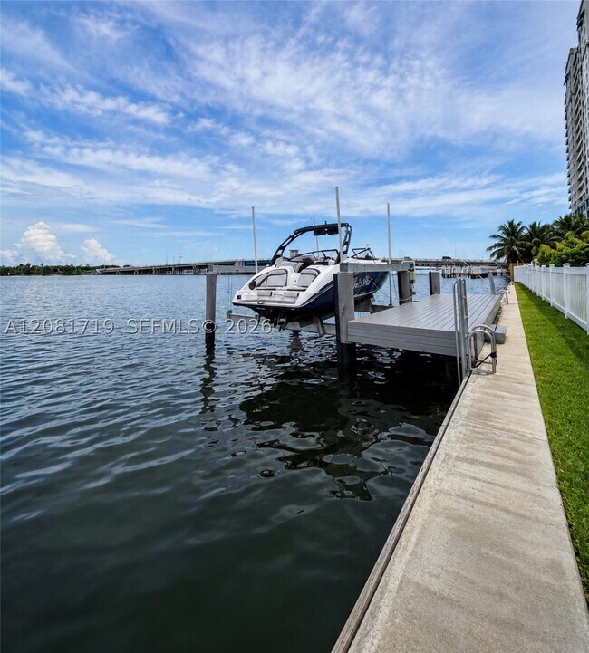 Building Photo - 8041 NE Bayshore Ct