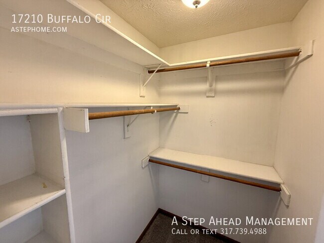 Building Photo - 17210 Buffalo Cir