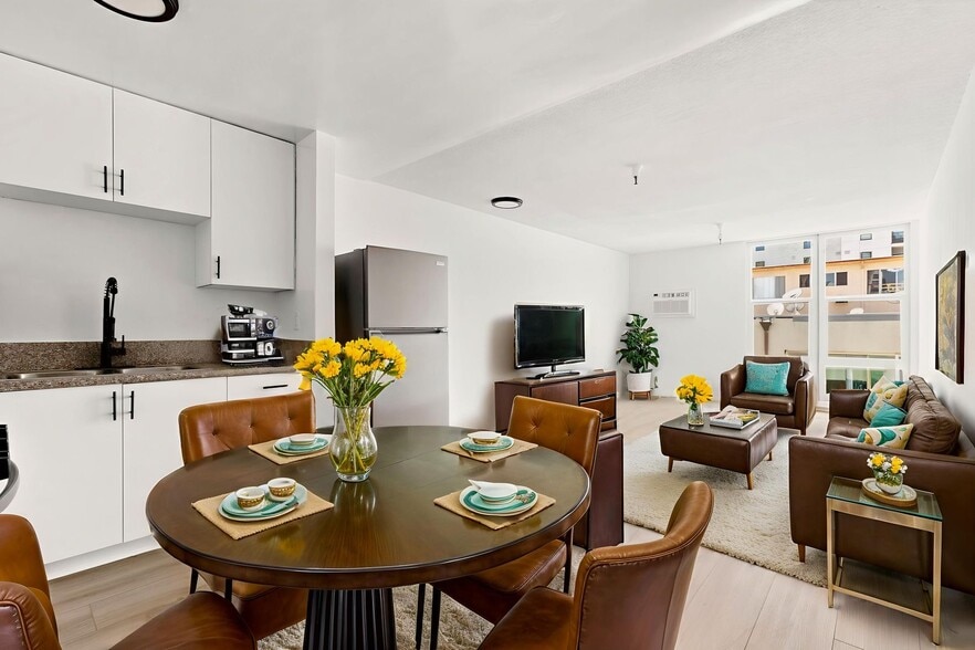 Interior Photo - 515 S Kingsley Dr