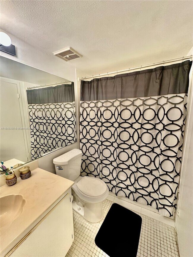 Building Photo - 7601 E Treasure Dr