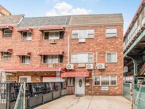 Building Photo - 661 Sagamore St