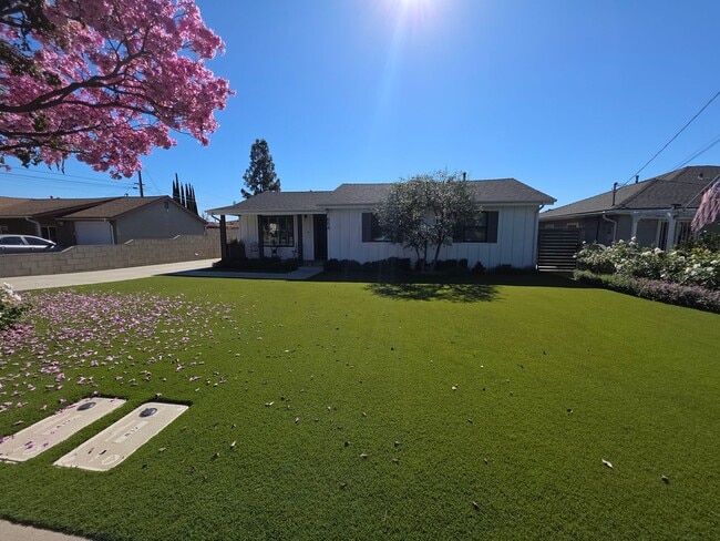 Building Photo - ***Just Reduced*** 5-Bedroom, 2-Bathroom home located in Azusa, CA!