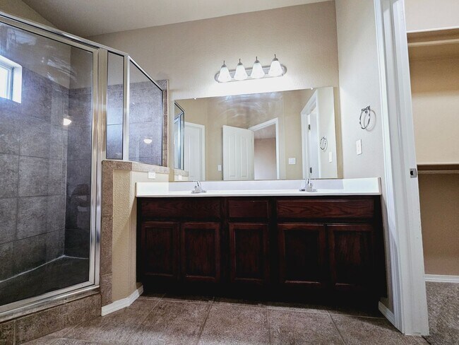 Building Photo - Beautiful 4 bedroom 2.5 bath home in Northeast El Paso!