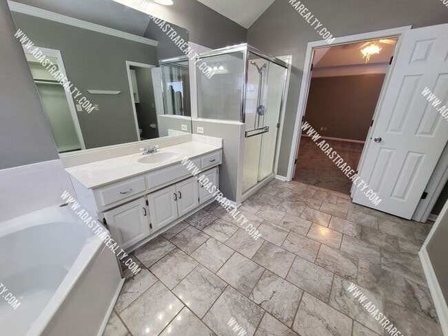Building Photo - Gorgeous Blue Valley Home-Available in JULY!!
