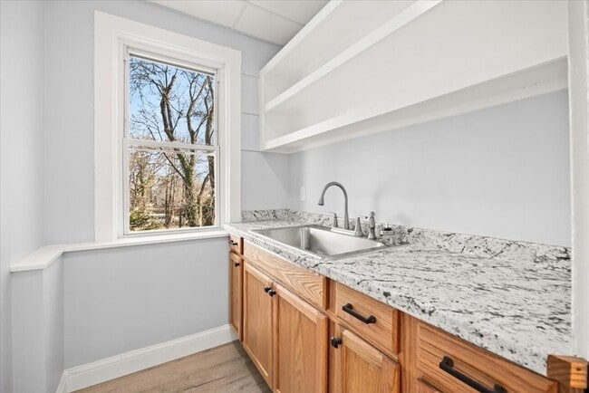 Building Photo - 58 Calmar St