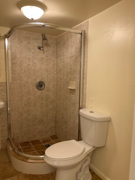 Shower - 205 Coral Rd
