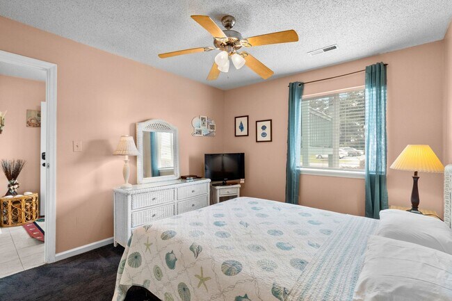 Building Photo - First Floor Seasonal Rental Available December 1, 2025-June 30, 2026-Golf Colony 40S