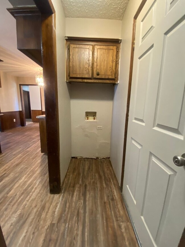 Building Photo - Charming 3 bedroom 1.5 bath