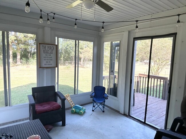 Building Photo - 200 Dramtree Dr