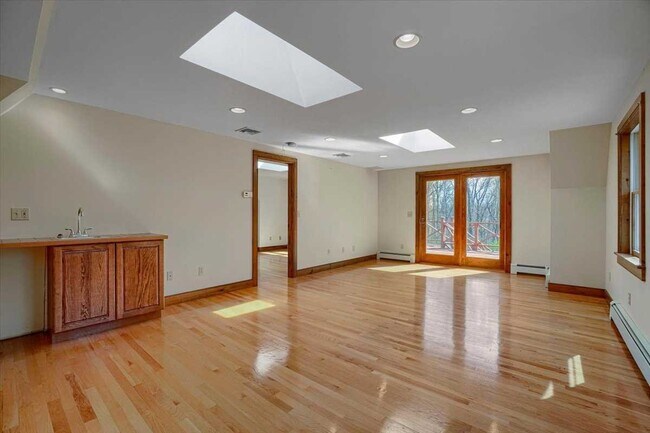 Building Photo - 207 Osborne Hill Rd