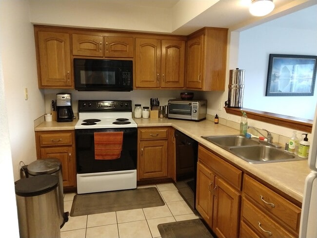 Building Photo - 625 N Wrigley Ln