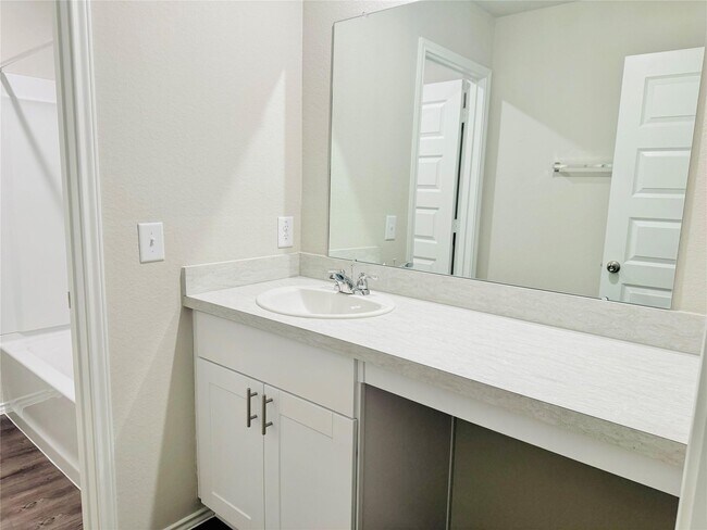 Building Photo - 21214 Mem Vis Dr