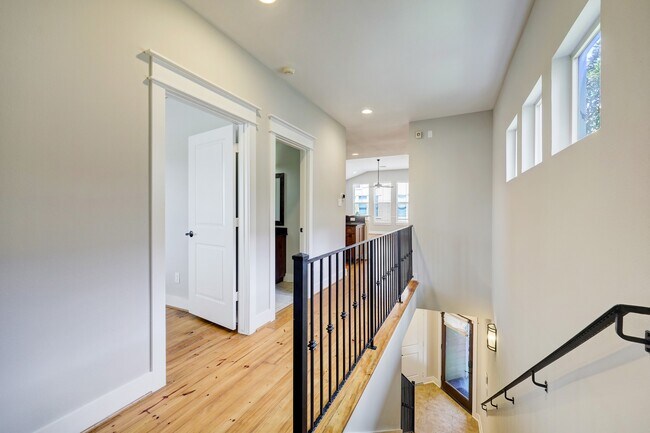 Building Photo - 107 Riley Ln