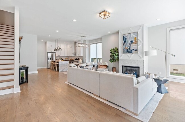 Building Photo - Walkable Luxury in Edgehill