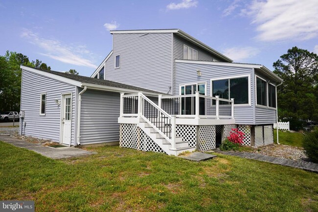 Building Photo - 39028 Bayview W