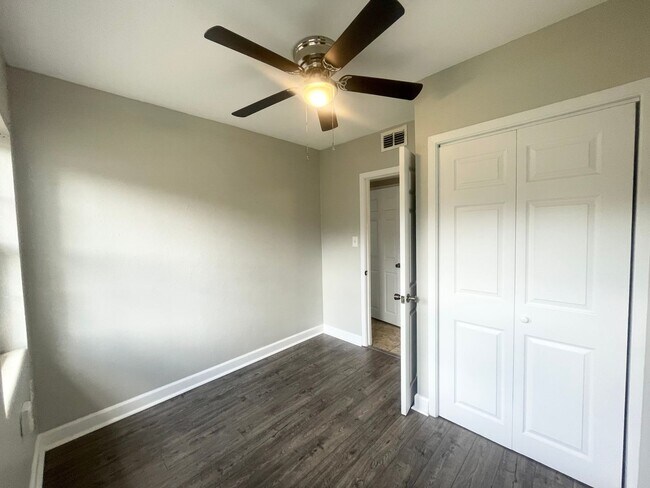 Building Photo - Sanford 3br Home ~ Freshly Painted ~ Tile/...