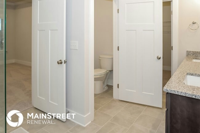 Building Photo - 14704 Greenleaf Dr