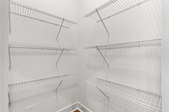 Building Photo - 2213 Lee St