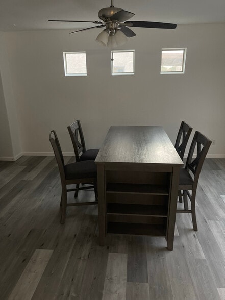 Building Photo - 1367 E 10th Pl