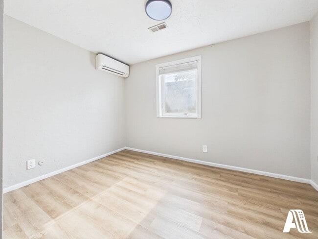 Building Photo - 967 W 2000 N