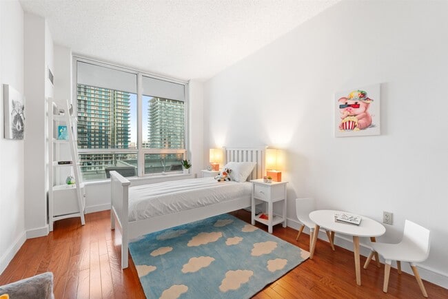 Building Photo - 1 Shore Ln