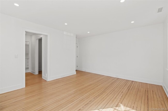 Building Photo - 26 Latimer Ln