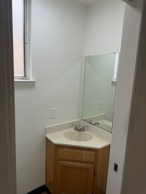 Building Photo - Tracy 3 Bedroom 2.5 Bathroom Home